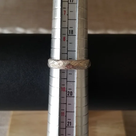 10K White Gold Band Ring